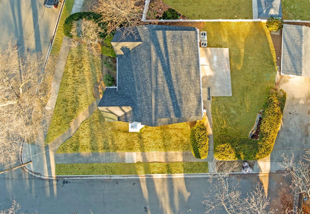 18 of 21 - 916 Barth Drive, Baldwin, NY
