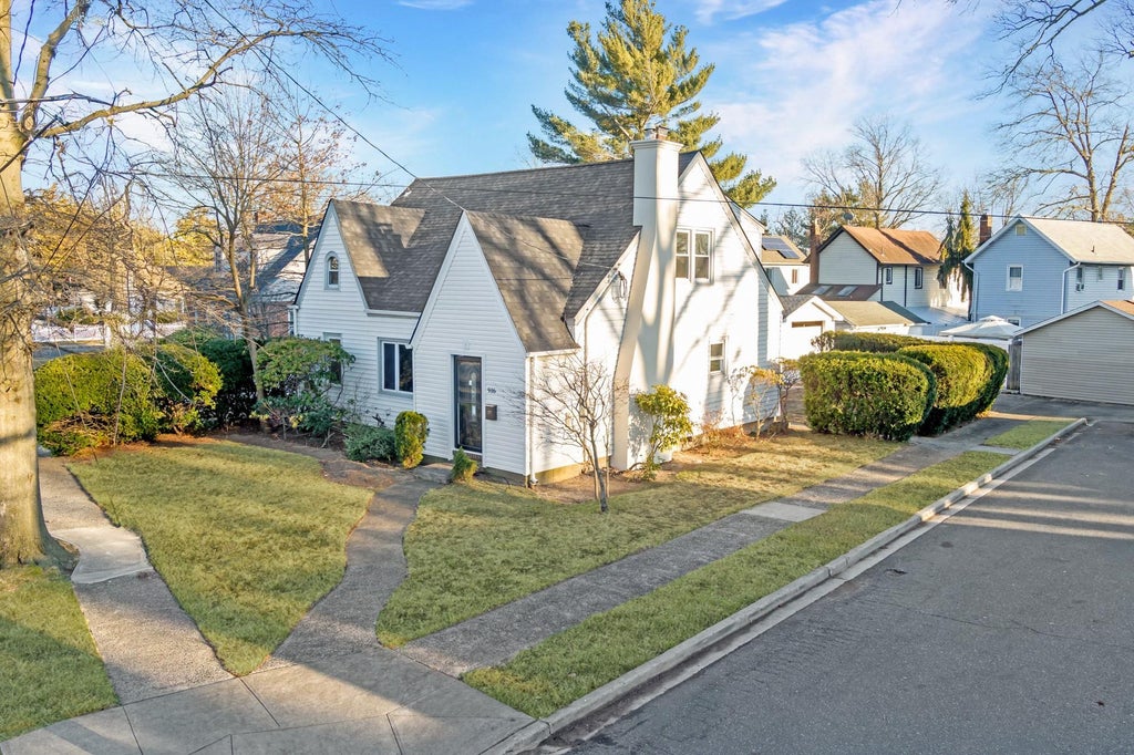 1 of 21 - 916 Barth Drive, Baldwin, NY