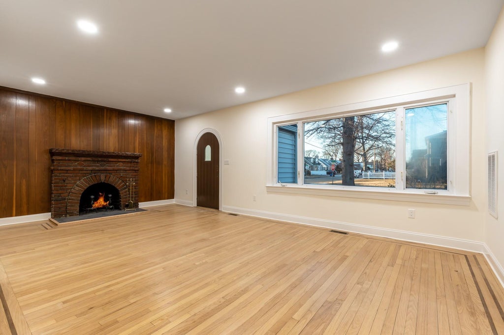 2 of 21 - 916 Barth Drive, Baldwin, NY