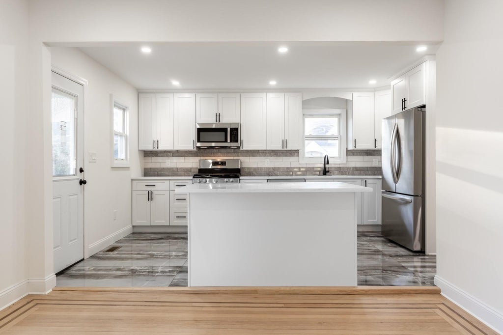 4 of 21 - 916 Barth Drive, Baldwin, NY