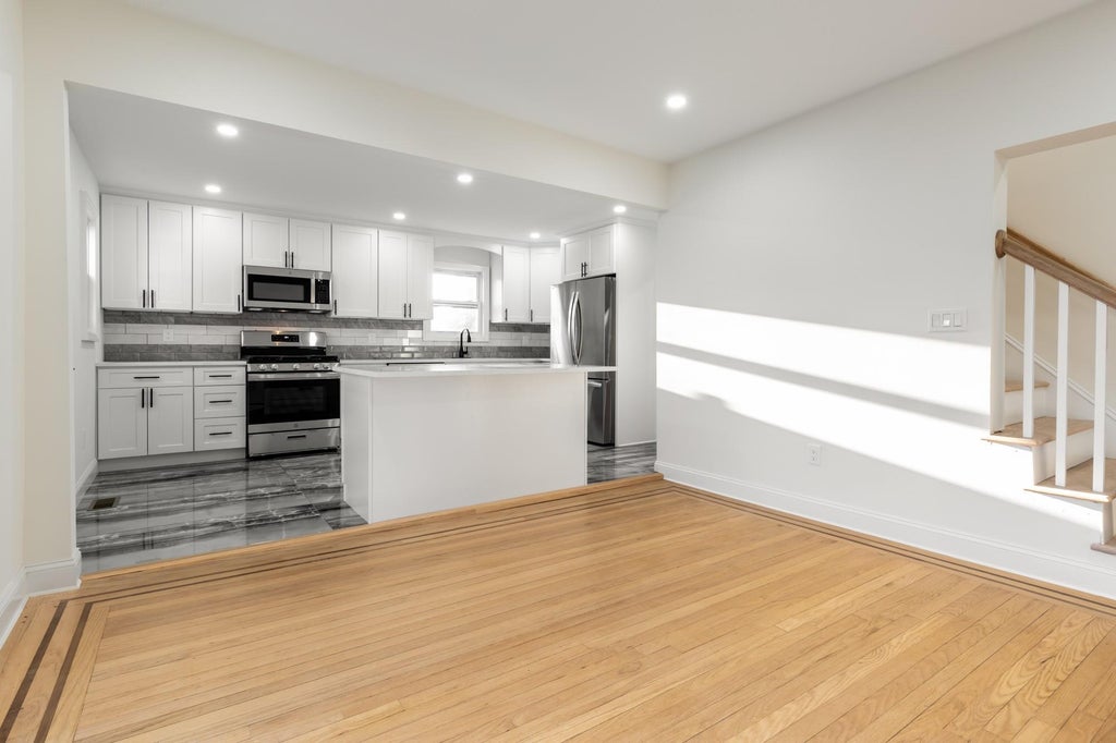 5 of 21 - 916 Barth Drive, Baldwin, NY