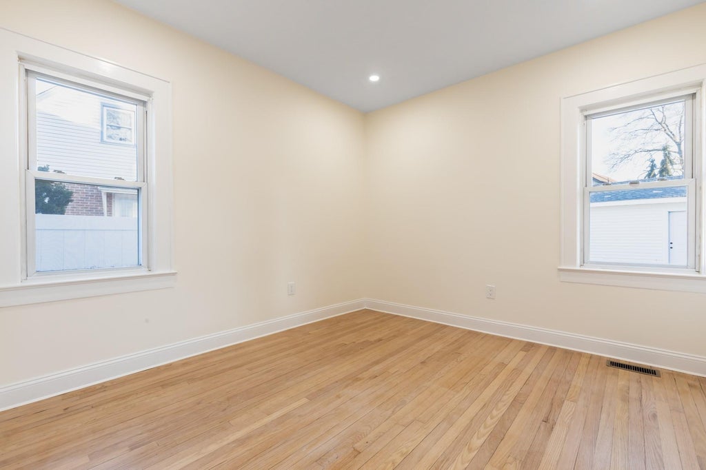 7 of 21 - 916 Barth Drive, Baldwin, NY