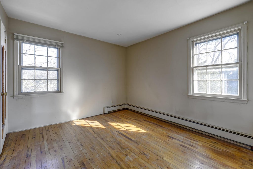 16 of 32 - 65 Tamarack St., East Northport, NY