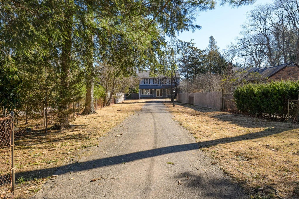 28 of 32 - 65 Tamarack St., East Northport, NY