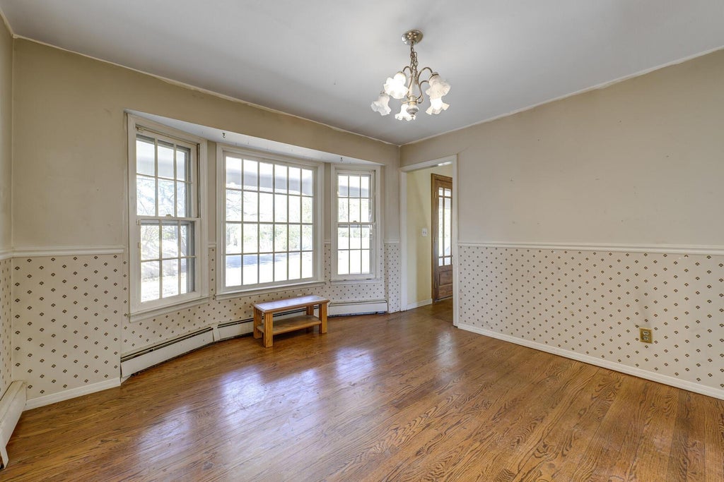 6 of 32 - 65 Tamarack St., East Northport, NY