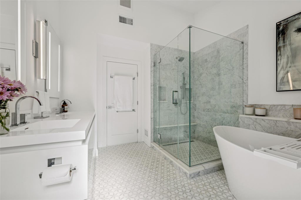 28 of 50 - 254 Hamlet Drive # 254, Jericho, NY