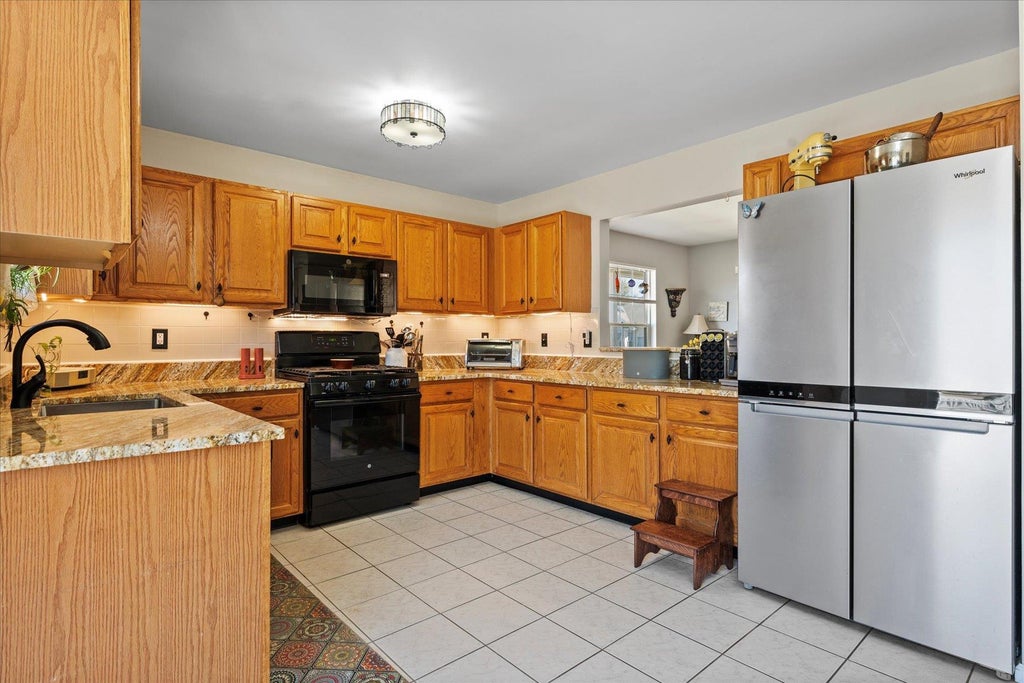 7 of 19 - 55 Goose Neck Lane, Riverhead, NY