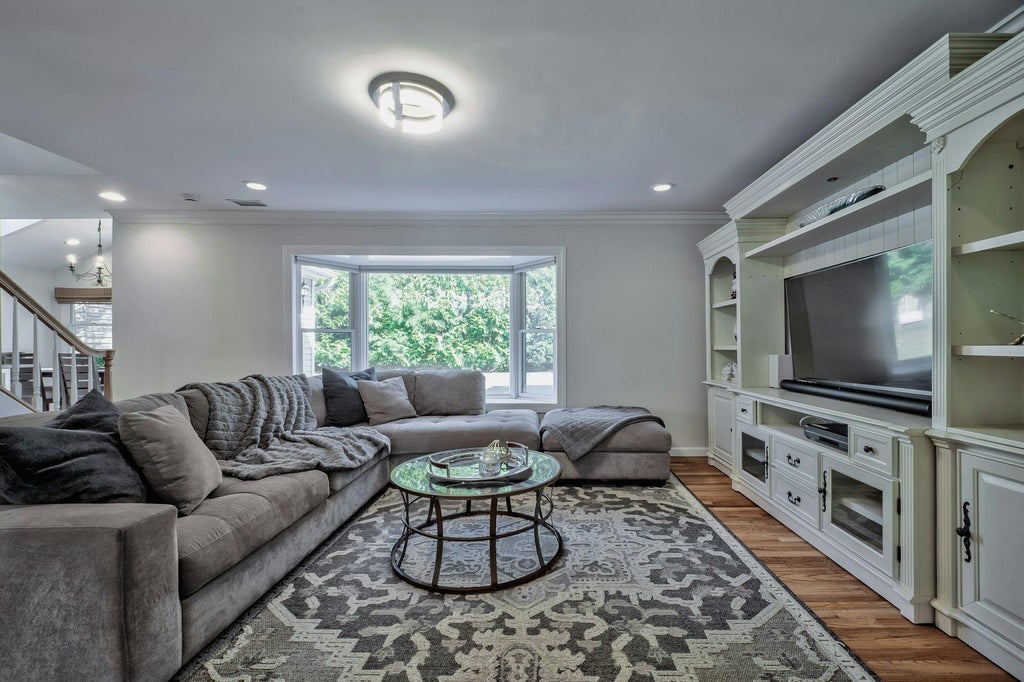 9 of 28 - 9 Poplar Place, Port Washington, NY