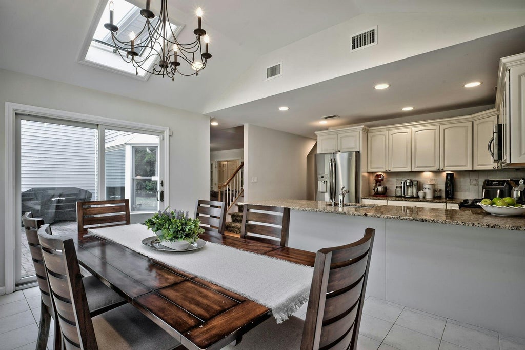 11 of 28 - 9 Poplar Place, Port Washington, NY