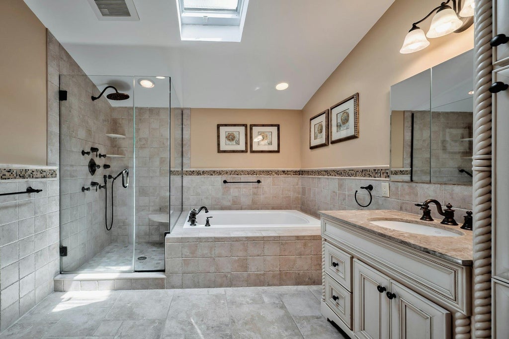 17 of 28 - 9 Poplar Place, Port Washington, NY