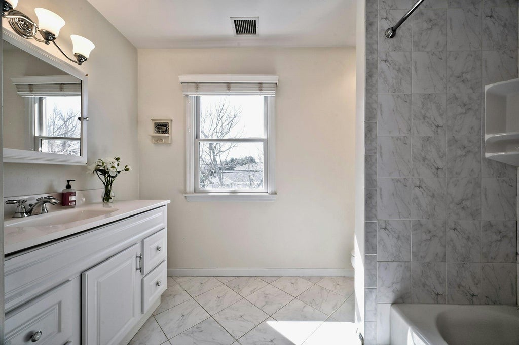 21 of 28 - 9 Poplar Place, Port Washington, NY