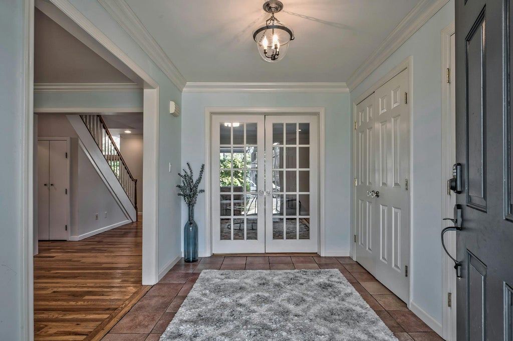 2 of 28 - 9 Poplar Place, Port Washington, NY