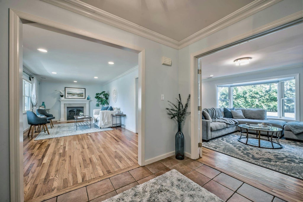 3 of 28 - 9 Poplar Place, Port Washington, NY