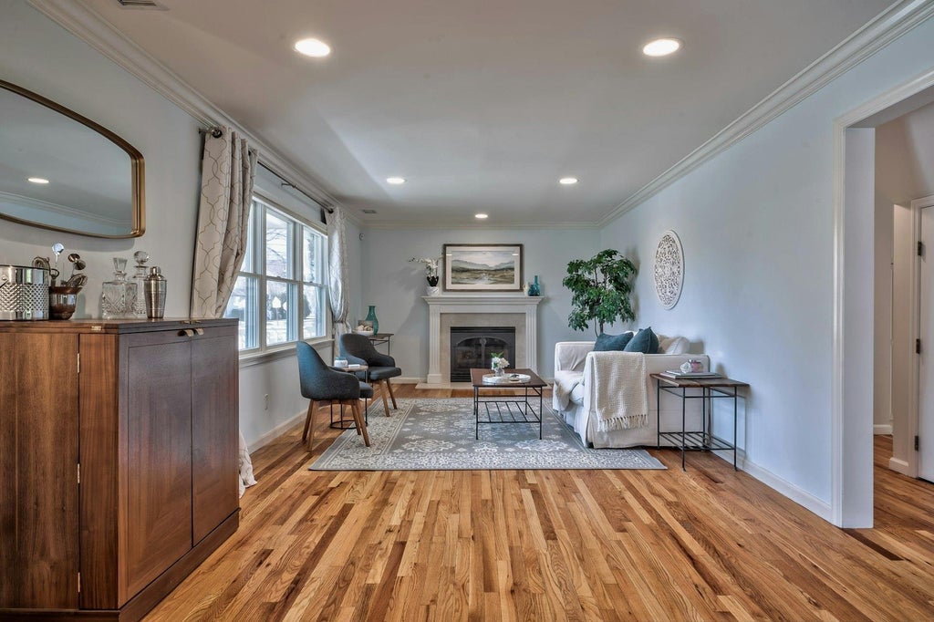 4 of 28 - 9 Poplar Place, Port Washington, NY