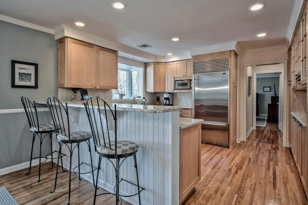 9 of 24 - 85 Longview Road, Port Washington, NY
