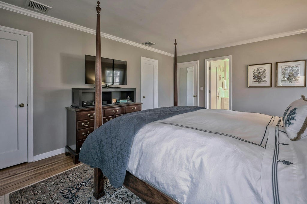 11 of 24 - 85 Longview Road, Port Washington, NY