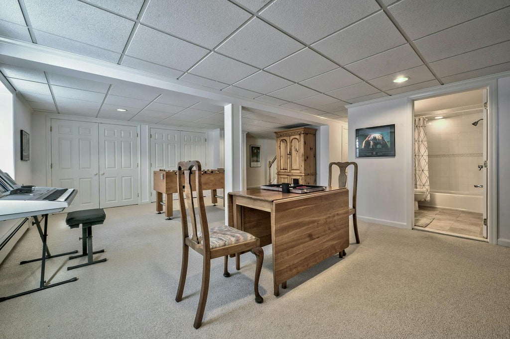 18 of 24 - 85 Longview Road, Port Washington, NY