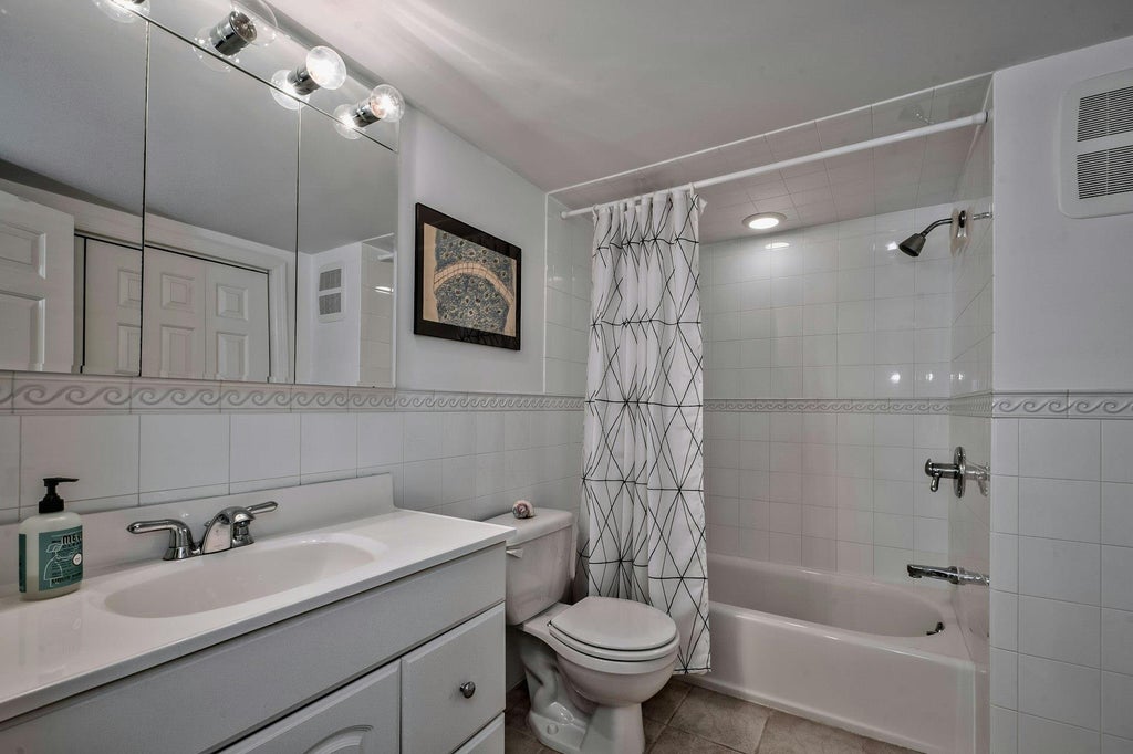 19 of 24 - 85 Longview Road, Port Washington, NY