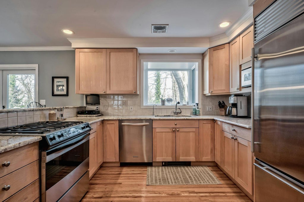 8 of 24 - 85 Longview Road, Port Washington, NY