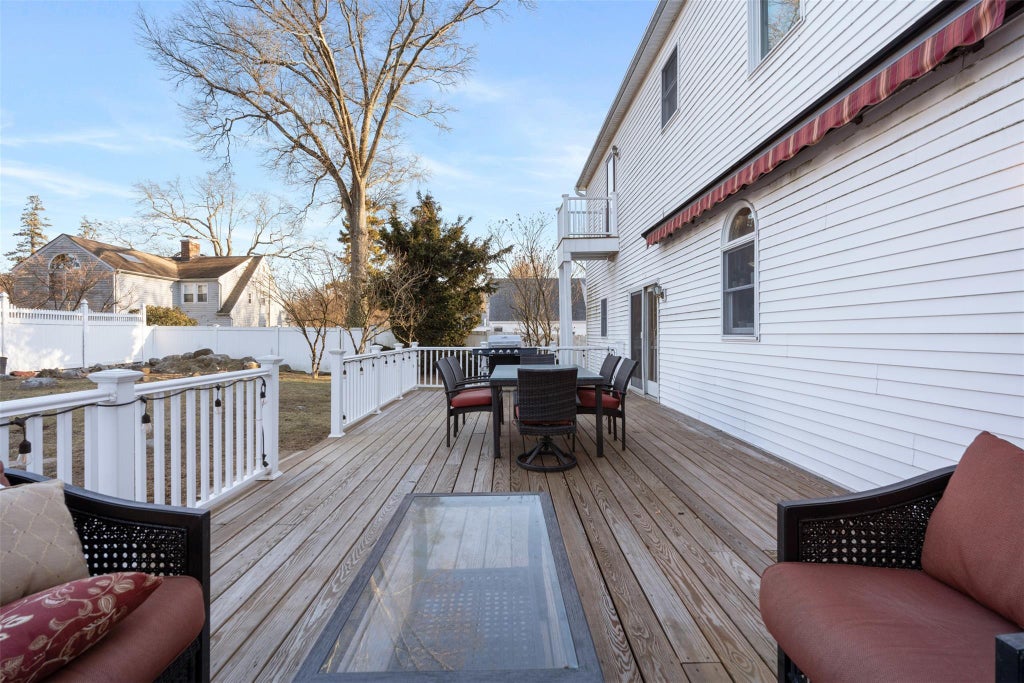 30 of 40 - 49 Chaucer St., Hartsdale, NY