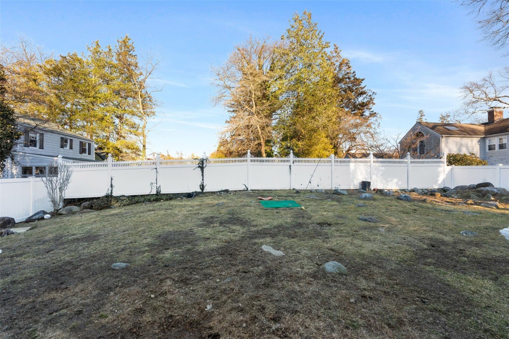 31 of 40 - 49 Chaucer St., Hartsdale, NY