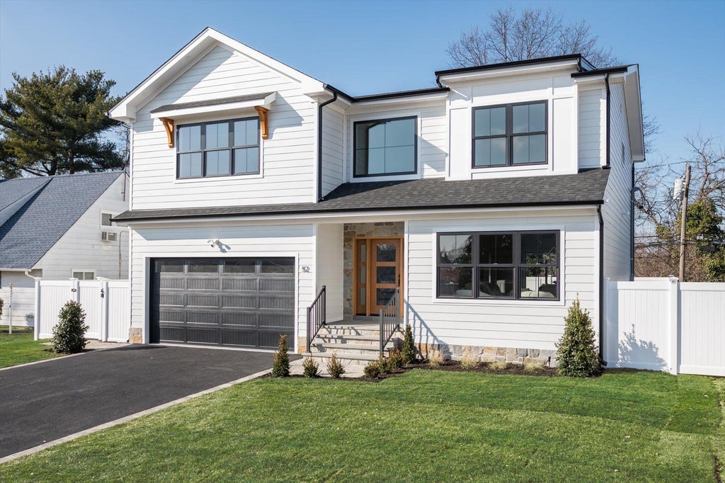 1 of 34 - 1585 Dewey Avenue, North Bellmore, NY