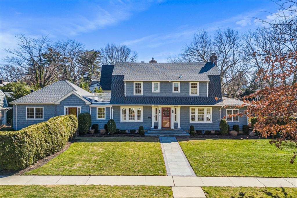 1 of 34 - 20 Chestnut St., Garden City, NY