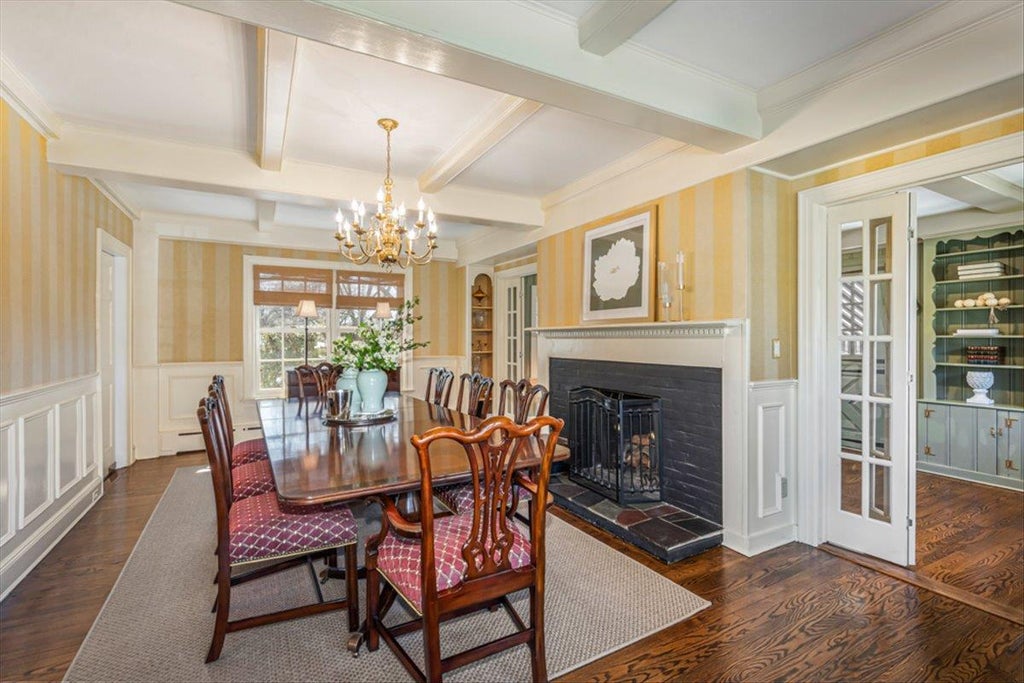 11 of 34 - 20 Chestnut St., Garden City, NY