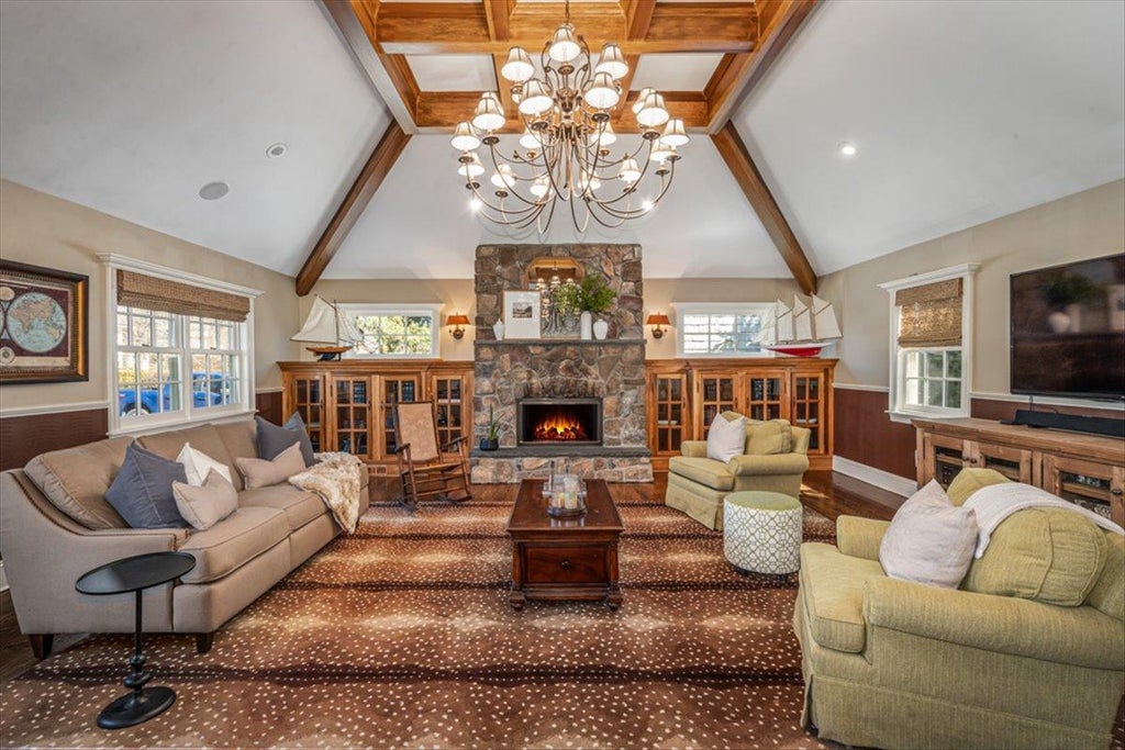 1 of 34 - 20 Chestnut St., Garden City, NY