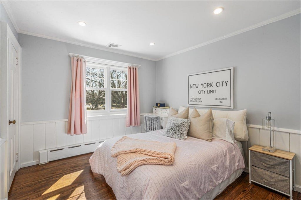 23 of 34 - 20 Chestnut St., Garden City, NY