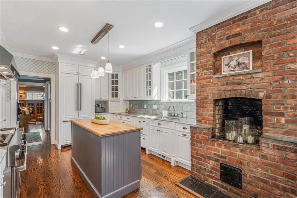 7 of 34 - 20 Chestnut St., Garden City, NY