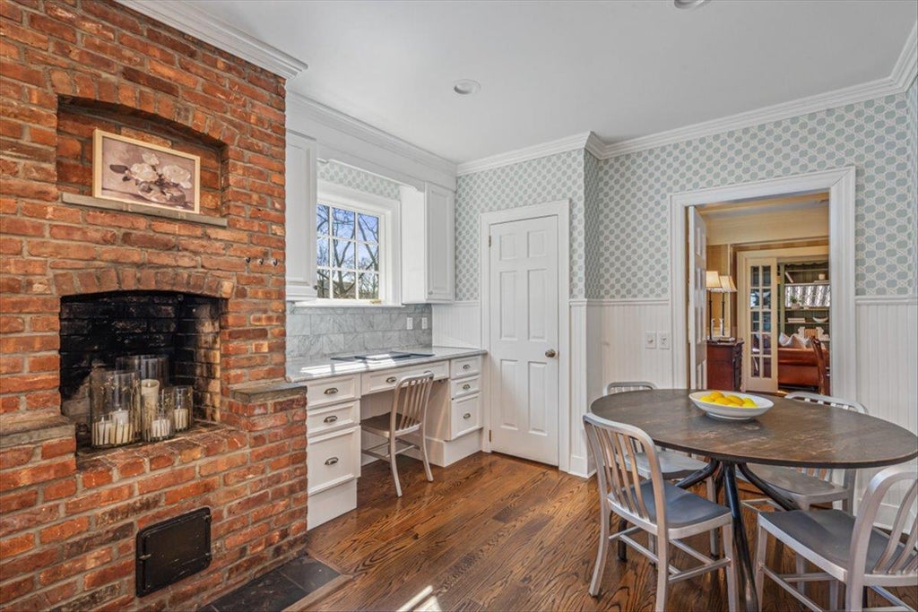 8 of 34 - 20 Chestnut St., Garden City, NY