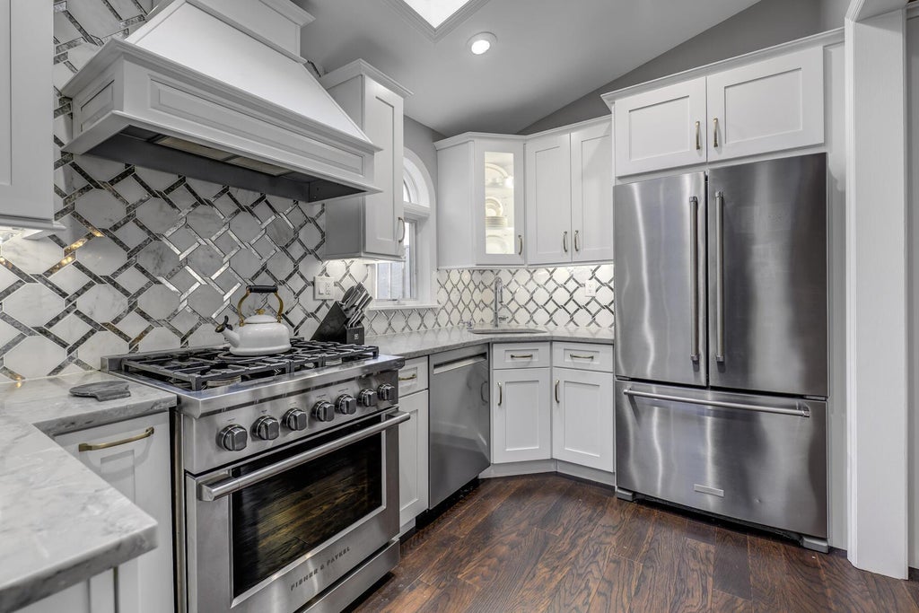 13 of 28 - 40 Park Avenue, Williston Park, NY