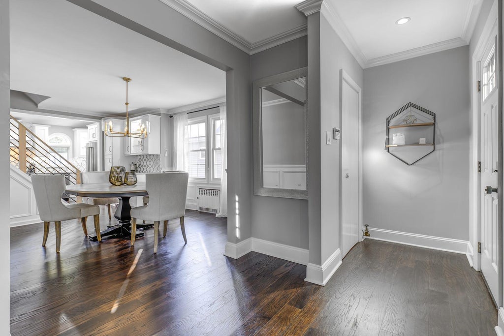 4 of 28 - 40 Park Avenue, Williston Park, NY
