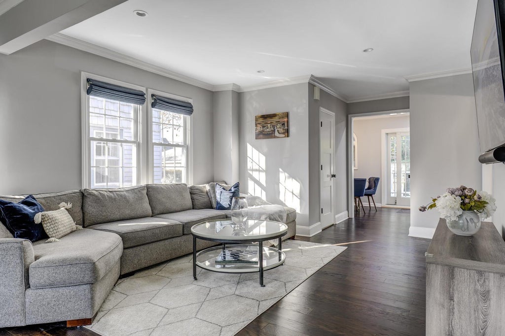 5 of 28 - 40 Park Avenue, Williston Park, NY