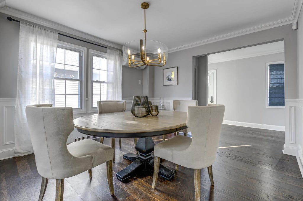 7 of 28 - 40 Park Avenue, Williston Park, NY