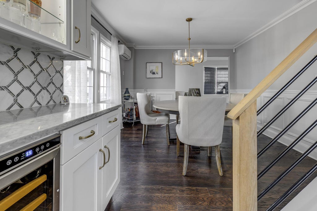 8 of 28 - 40 Park Avenue, Williston Park, NY