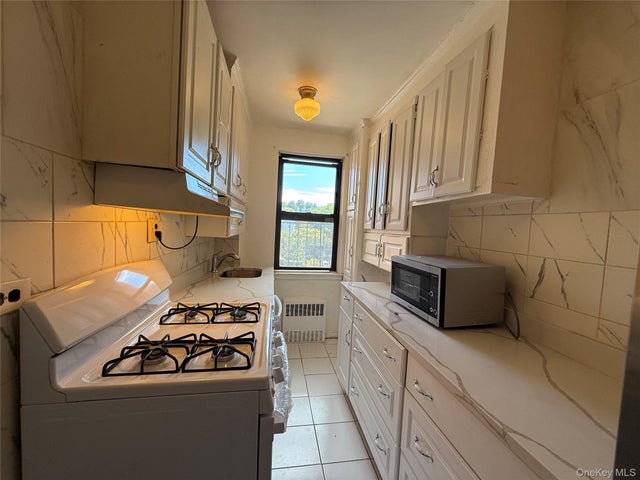 142 Garth Road # 1 P, Scarsdale