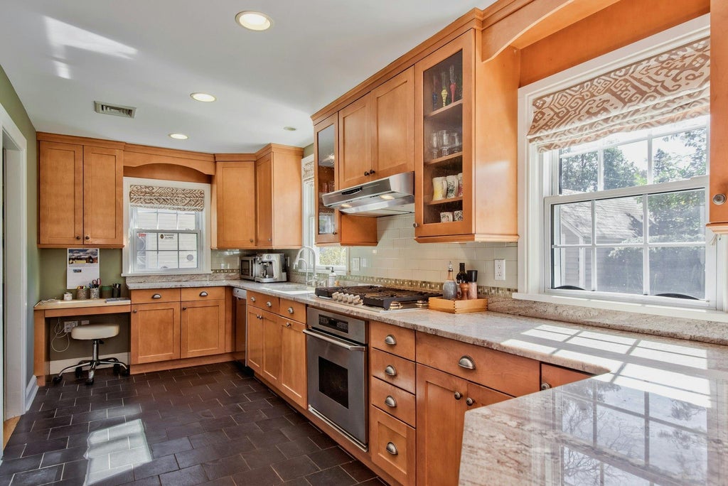 11 of 28 - 32 Litchfield Road, Port Washington, NY
