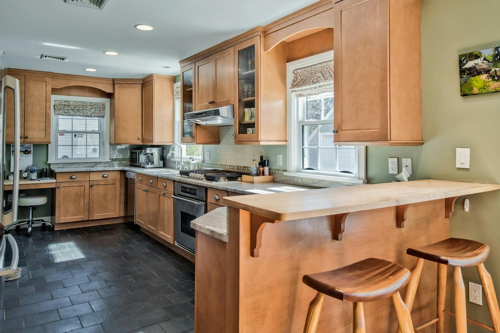 12 of 28 - 32 Litchfield Road, Port Washington, NY