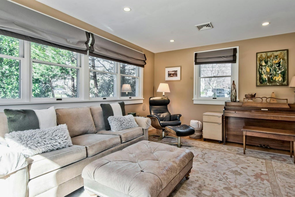 15 of 28 - 32 Litchfield Road, Port Washington, NY