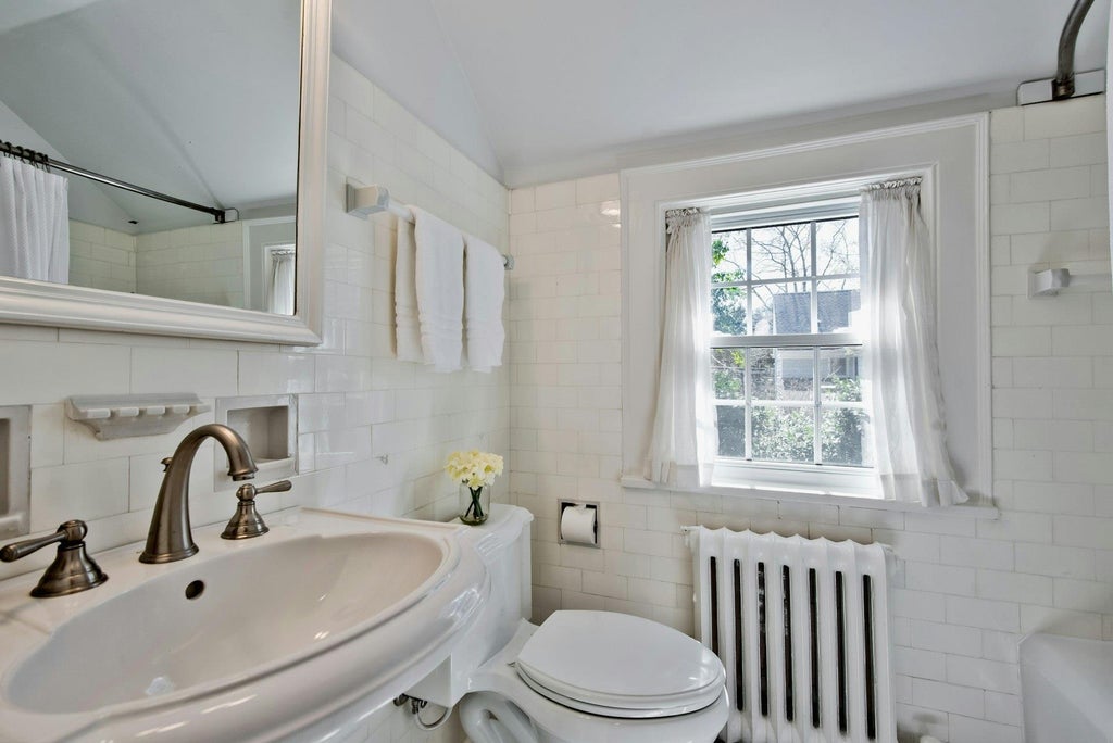 20 of 28 - 32 Litchfield Road, Port Washington, NY