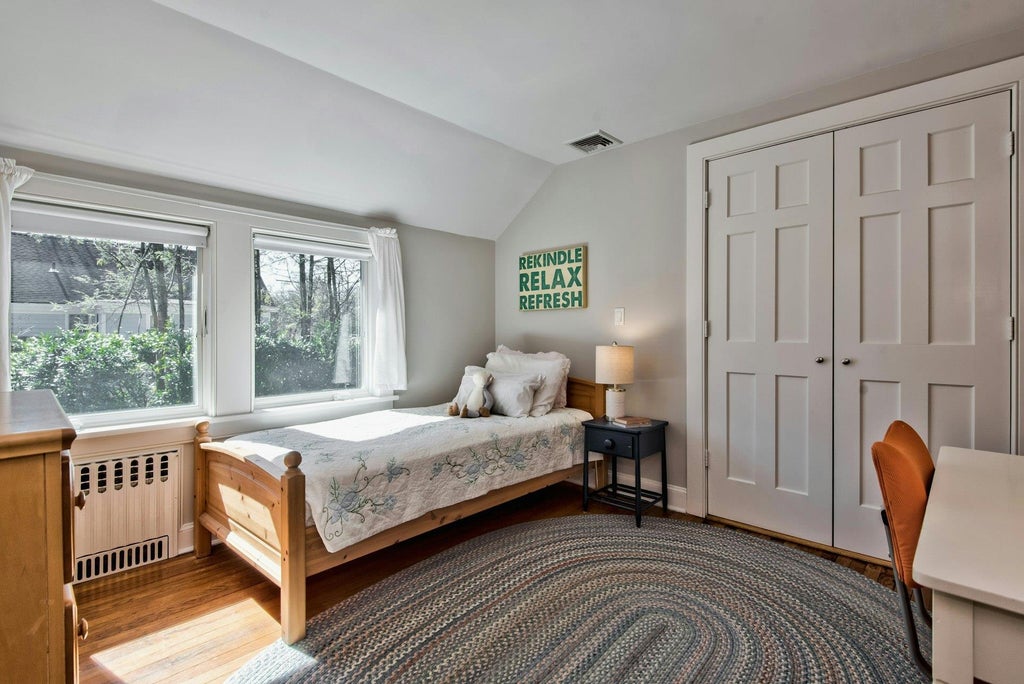 21 of 28 - 32 Litchfield Road, Port Washington, NY