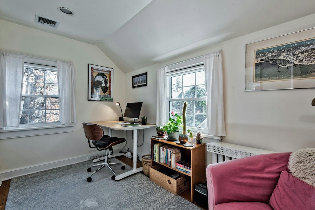 22 of 28 - 32 Litchfield Road, Port Washington, NY