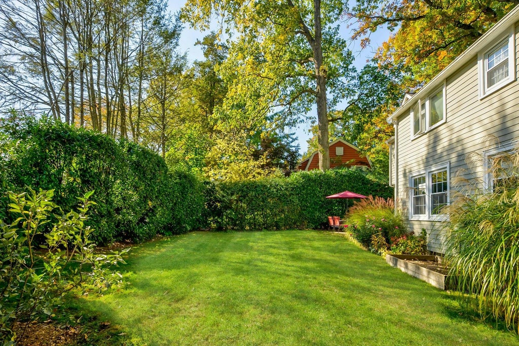 23 of 28 - 32 Litchfield Road, Port Washington, NY