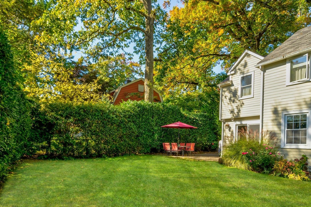 24 of 28 - 32 Litchfield Road, Port Washington, NY