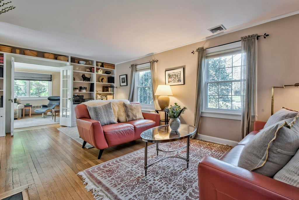 3 of 28 - 32 Litchfield Road, Port Washington, NY