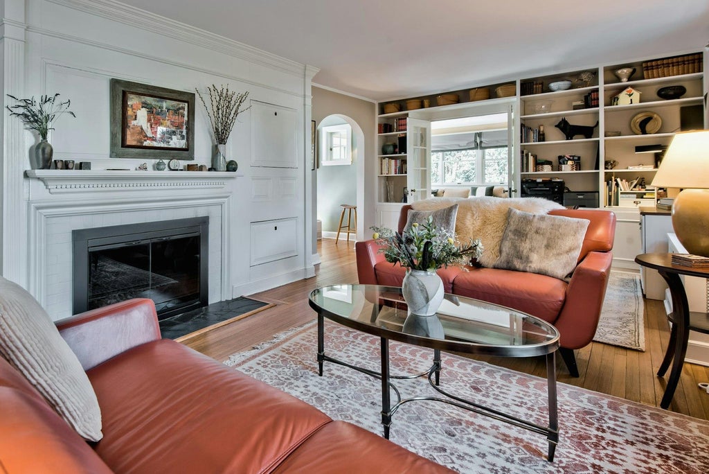 4 of 28 - 32 Litchfield Road, Port Washington, NY