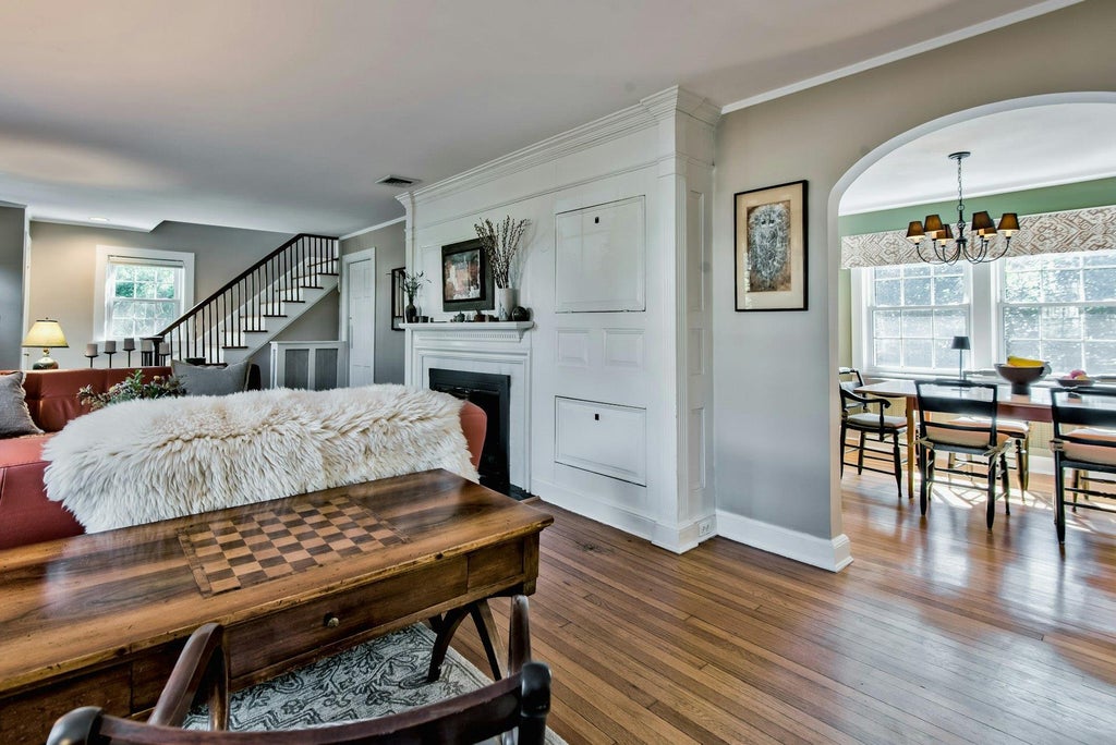 6 of 28 - 32 Litchfield Road, Port Washington, NY