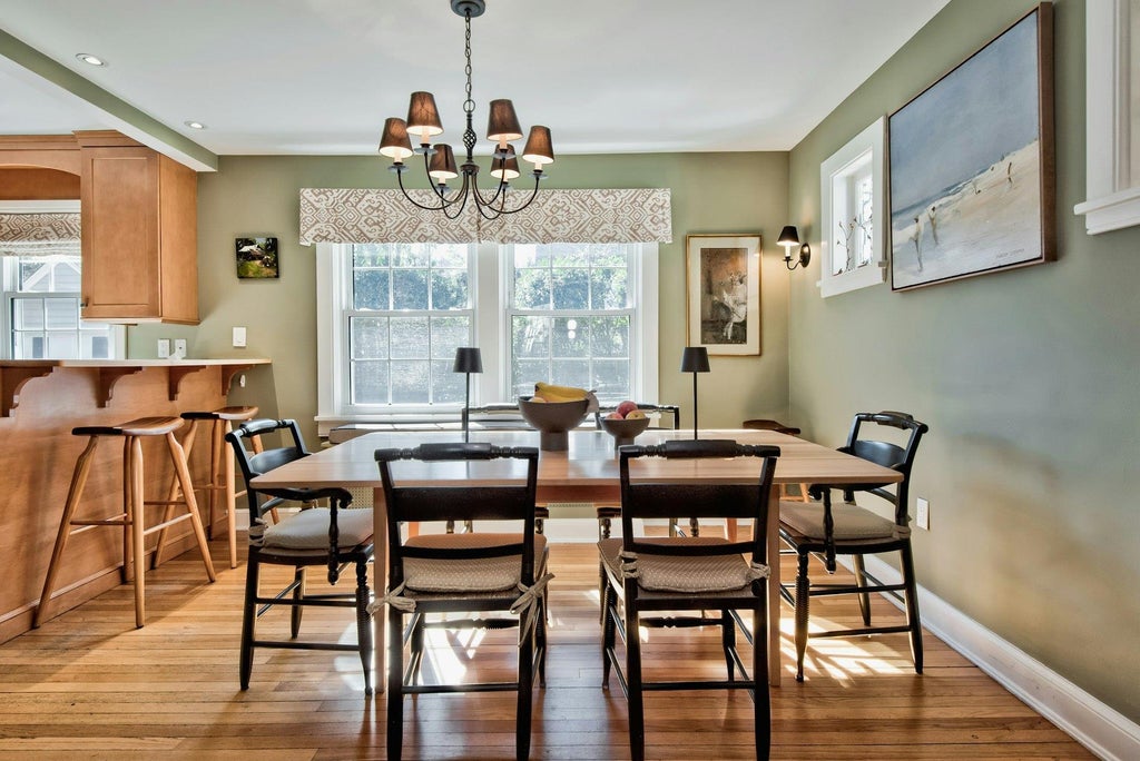 7 of 28 - 32 Litchfield Road, Port Washington, NY